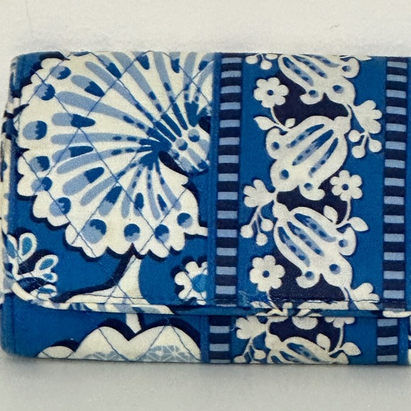 Vera Bradley Wallet Blue Lagoon Floral Pattern Tri Fold Zip Around Clutch - Picture 2 of 6